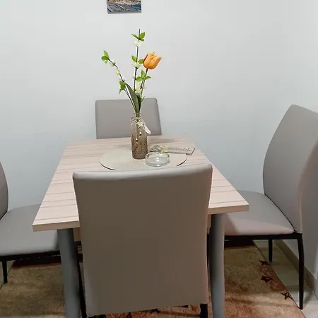 아파트 I Nikolas *